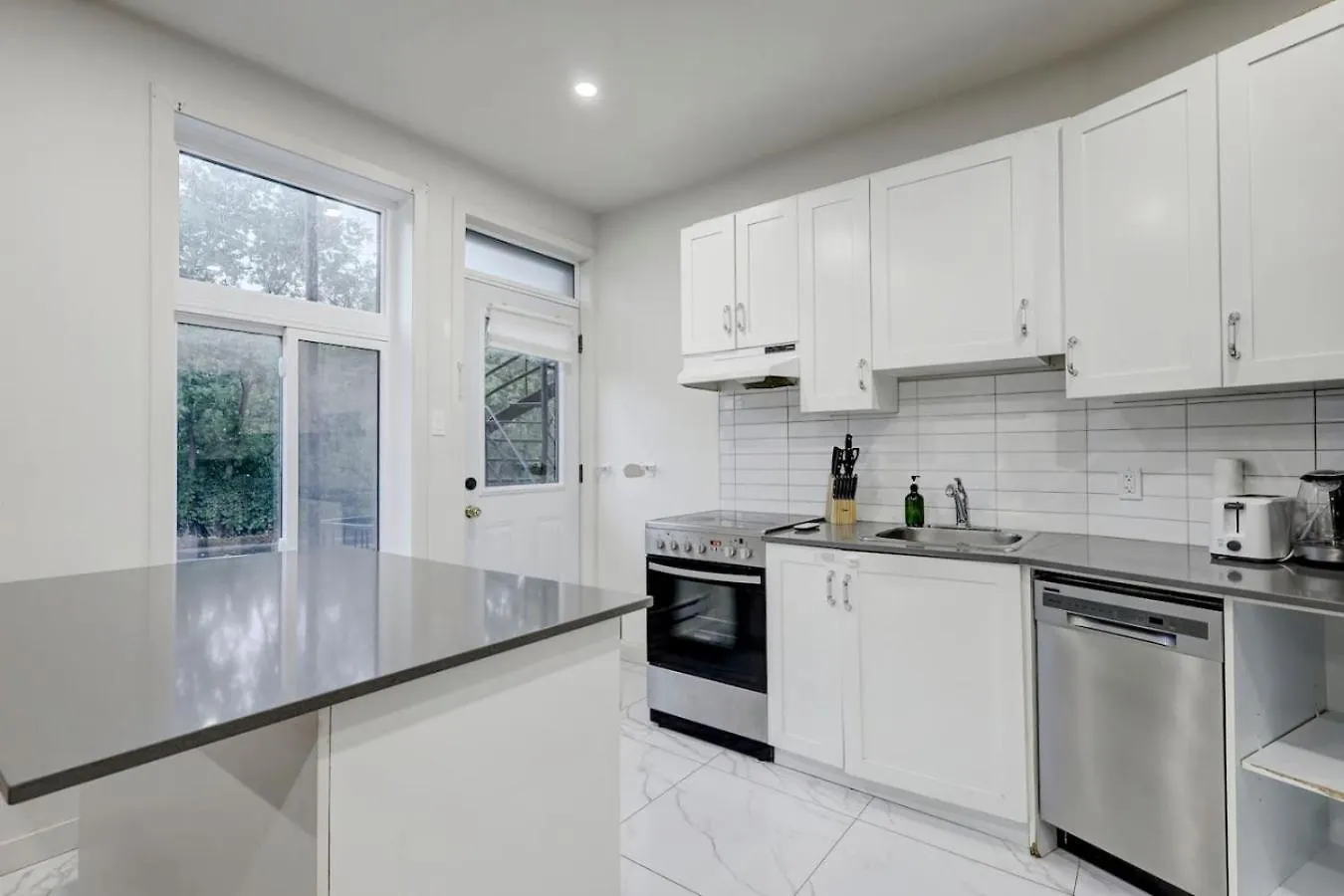 Ndg Loft A Contemporary Urban Retreat Apartment Montreal
