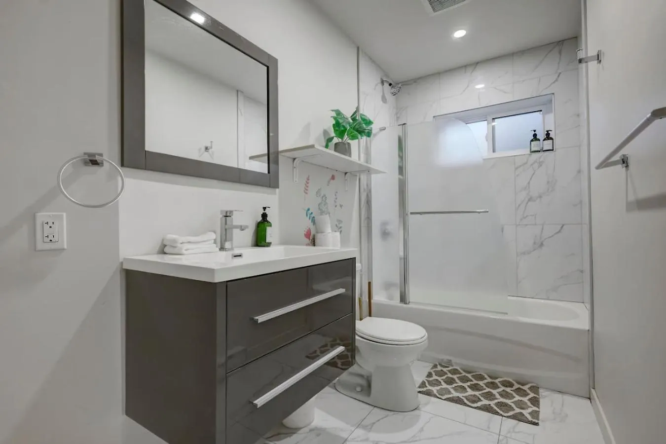 Ndg Loft A Contemporary Urban Retreat Apartment Montreal Canada