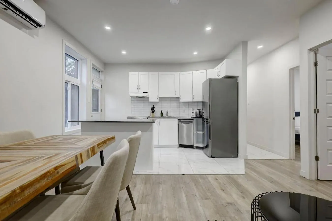 Ndg Loft A Contemporary Urban Retreat Apartment Montreal Canada