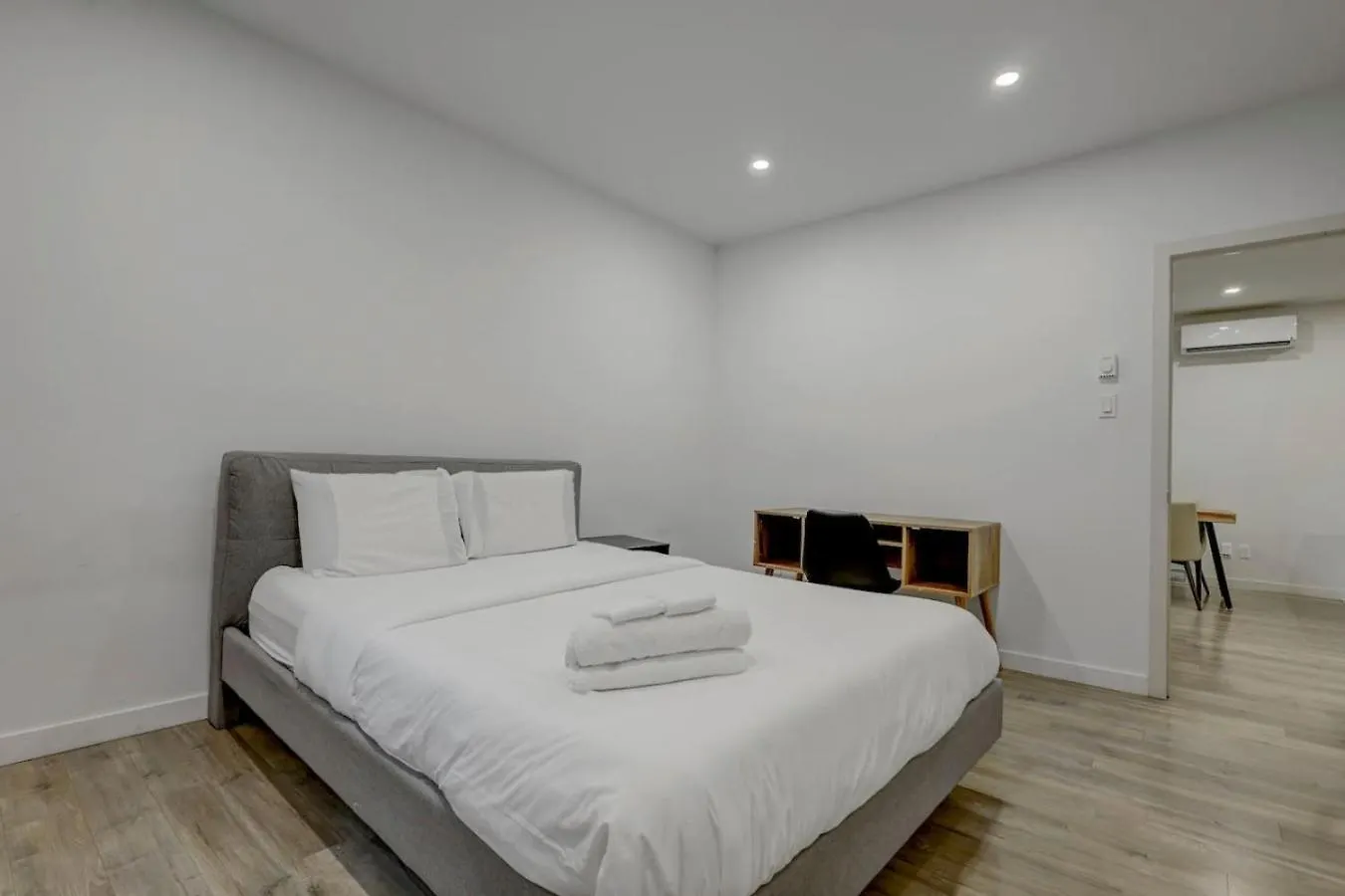 Ndg Loft A Contemporary Urban Retreat Apartment Montreal